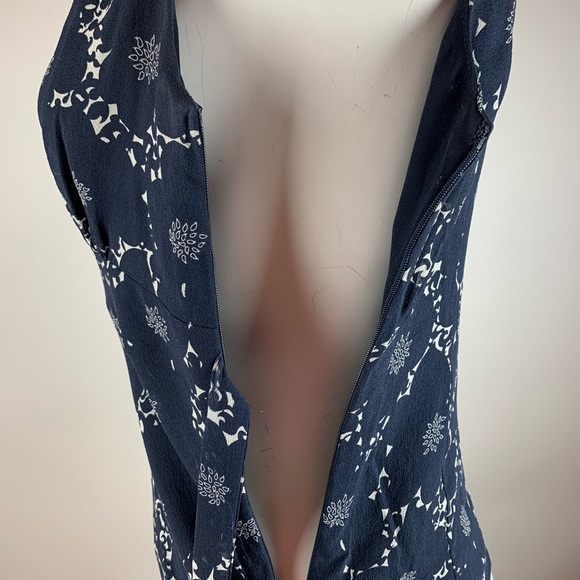 Ann Taylor Loft Sleeveless V Neck Blouse- Sz 0 - Picture 6 of 8